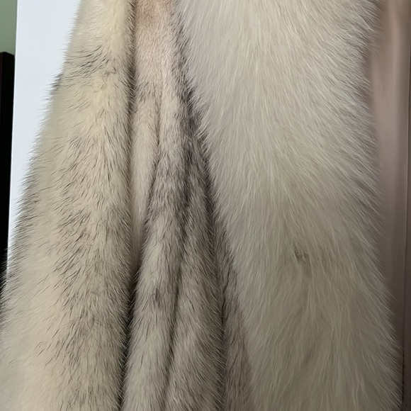 Kaufmann’s blush mink coat with blush fox trim - Picture 2 of 11